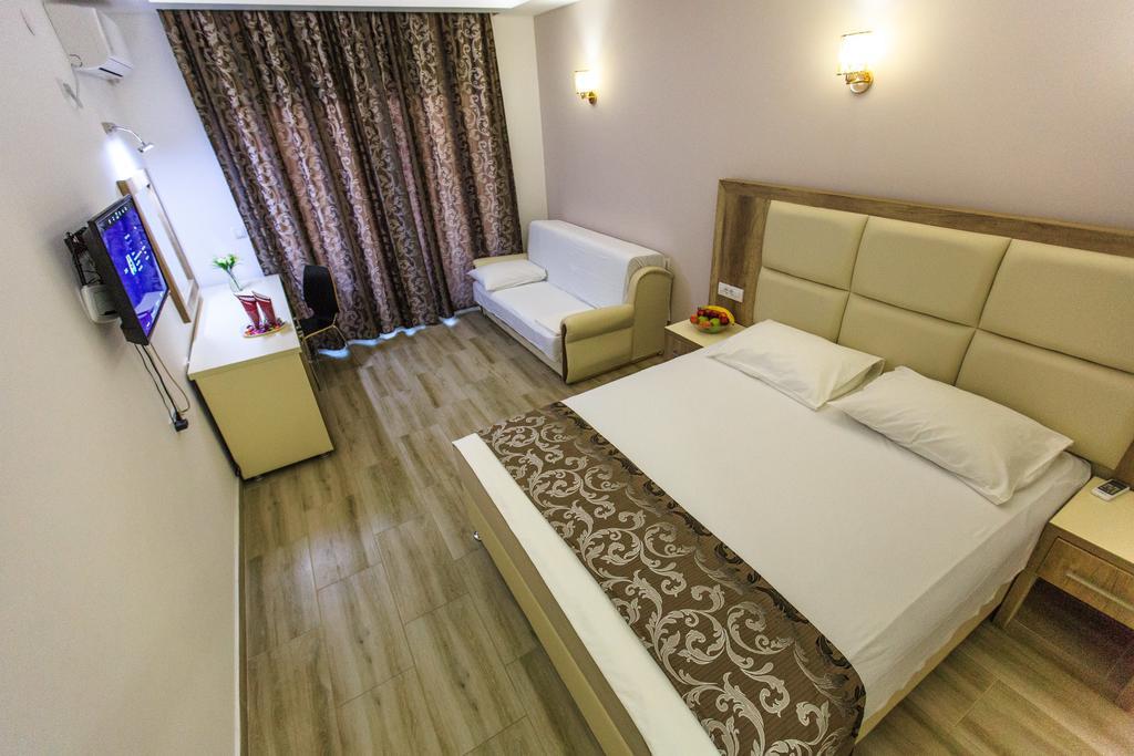 Hotel Edita Улцин Екстериор снимка